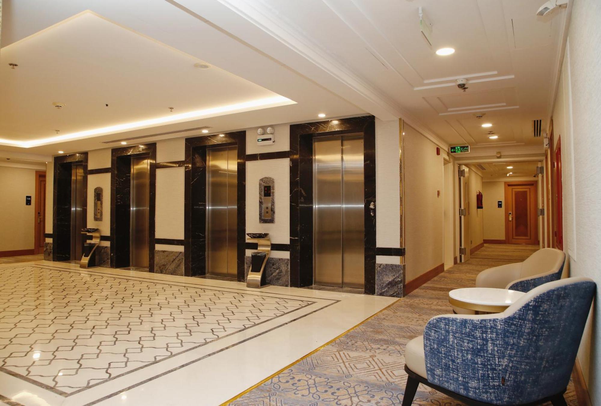 Отель Maden Alrawda Медина Экстерьер фото Elevators at the hotel
