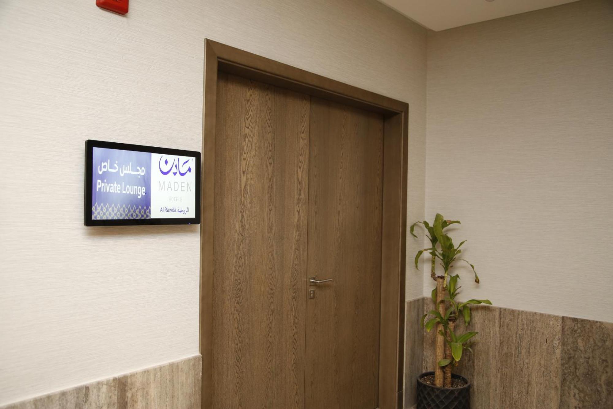Отель Maden Alrawda Медина Экстерьер фото A digital signage screen in a hospital