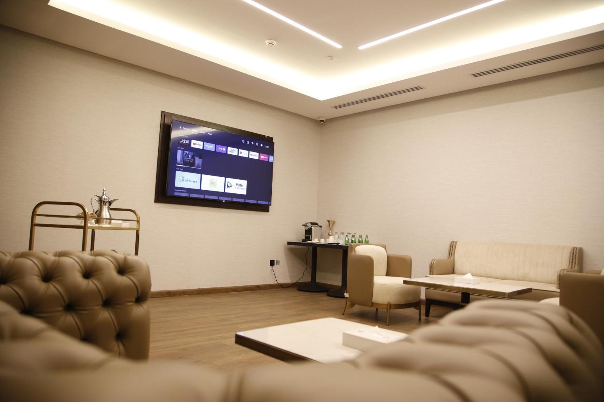 Отель Maden Alrawda Медина Экстерьер фото The lounge at the airport